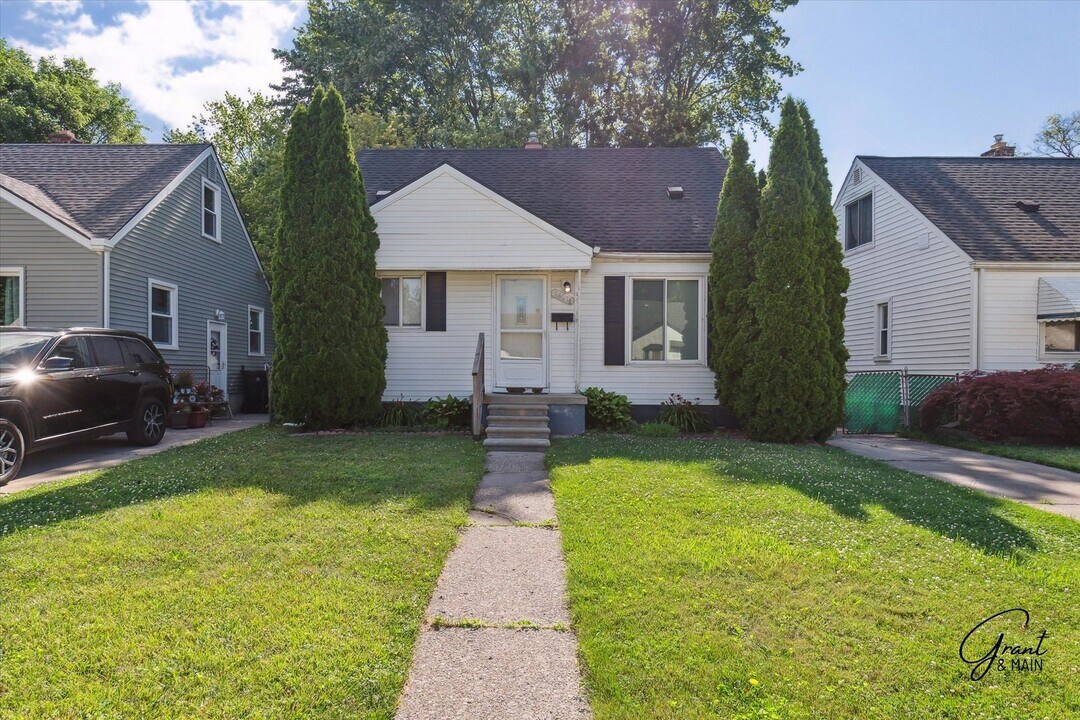 26214 Pattow St in Roseville, MI - Building Photo