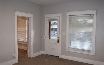 1535 N 32nd St in Lincoln, NE - Foto de edificio - Building Photo