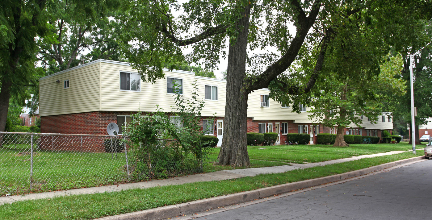 Rosalind Townhomes in Baltimore, MD - Foto de edificio