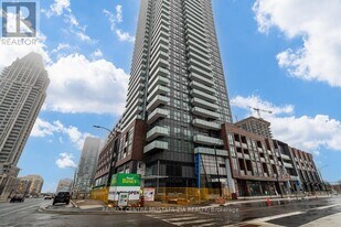 430 Square One Dr in Mississauga, ON - Building Photo