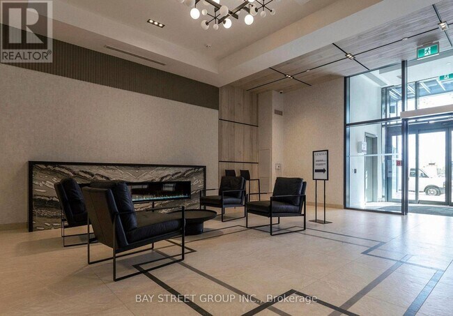 15 Watergarden Dr in Mississauga, ON - Building Photo - Building Photo