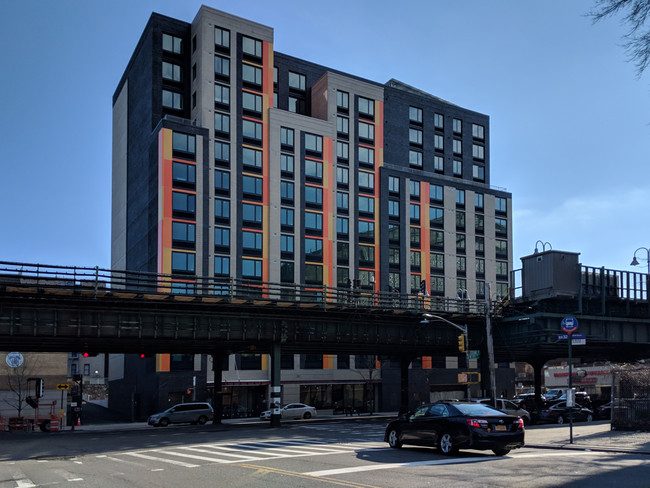 Kingsbridge Heights Apartments in Bronx, NY - Foto de edificio - Building Photo