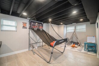 7411 W 56th St in Summit, IL - Foto de edificio - Building Photo