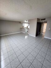 33 Gold Bar Ct, Unit C in Las Vegas, NV - Building Photo - Building Photo