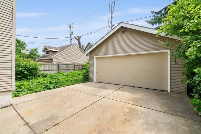 2856 N Frederick Ave, Unit 2856 in Milwaukee, WI - Building Photo - Building Photo