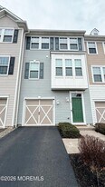 110 Halliard Dr in Eatontown, NJ - Building Photo