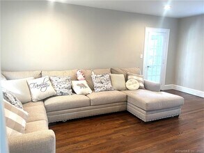 231 Nichols Ave in Stratford, CT - Building Photo - Building Photo