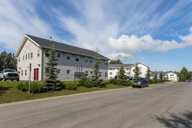 Jewel Lake Villa in Anchorage, AK - Foto de edificio - Building Photo