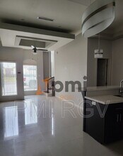 1405 W Kiwi Ave in Pharr, TX - Foto de edificio - Building Photo
