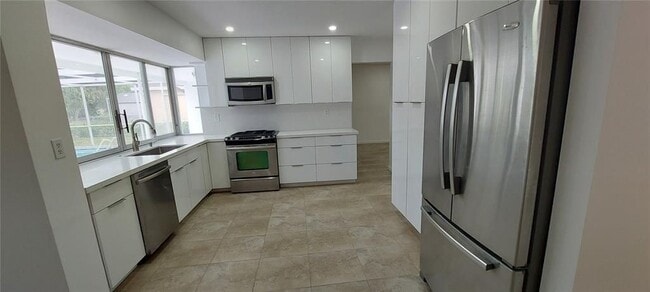 2190 NW 87th Ln in Sunrise, FL - Foto de edificio - Building Photo