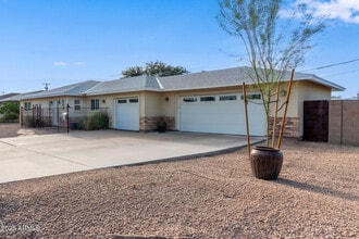 6744 E Holly St in Scottsdale, AZ - Building Photo - Building Photo