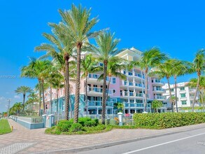 2051 SE 3rd St in Deerfield Beach, FL - Foto de edificio - Building Photo