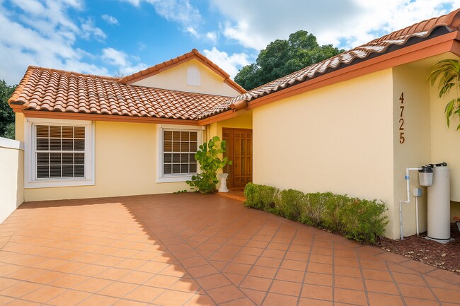 4725 NW 103rd Ct in Doral, FL - Building Photo - Building Photo