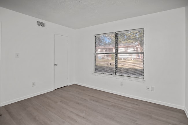 1410 S Elizabeth Ave, Unit 504 in Kirbyville, TX - Building Photo - Building Photo