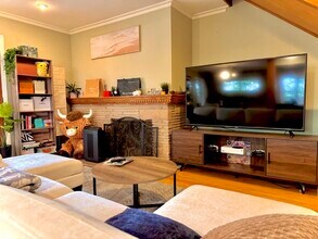 11447 Biona Dr in Los Angeles, CA - Building Photo - Building Photo