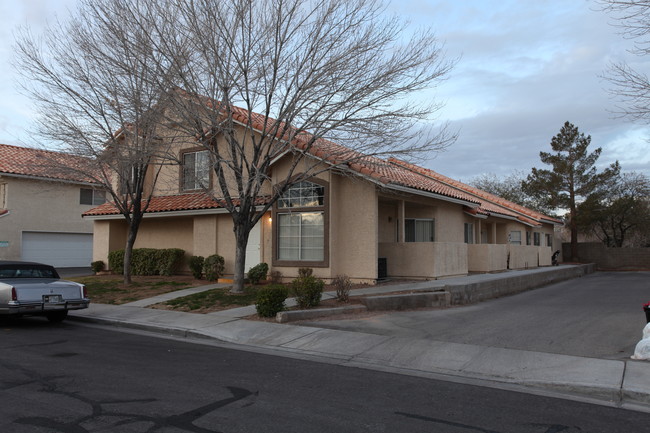 Rainbow Gardens in Las Vegas, NV - Building Photo - Building Photo