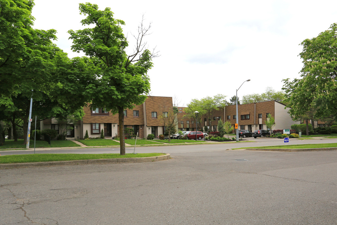 189 Springhead Gdns in Richmond Hill, ON - Building Photo