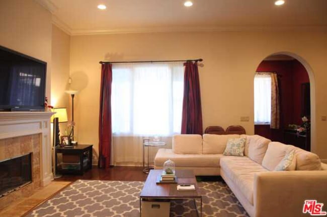 108 S El Molino Ave, Unit #108 in Pasadena, CA - Building Photo - Building Photo