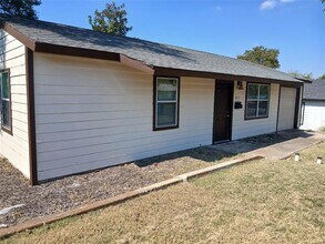 5855 Bluffman Dr in Dallas, TX - Building Photo - Building Photo