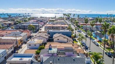 209 4th St, Unit C in Seal Beach, CA - Foto de edificio - Building Photo