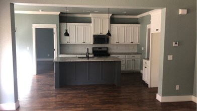 750 Hawthorn Way in Centerton, AR - Building Photo - Building Photo