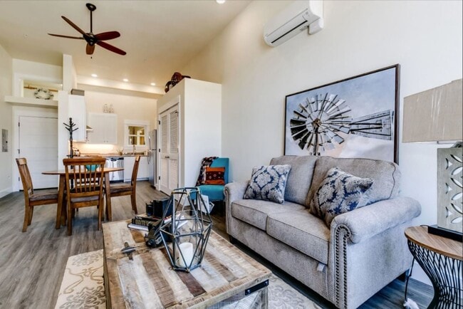 607 E Main St, Unit 201