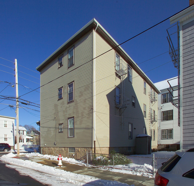 977 Locust St in Fall River, MA - Building Photo - Building Photo