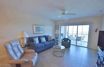 33 Bluebill Ave in Naples, FL - Building Photo - Building Photo