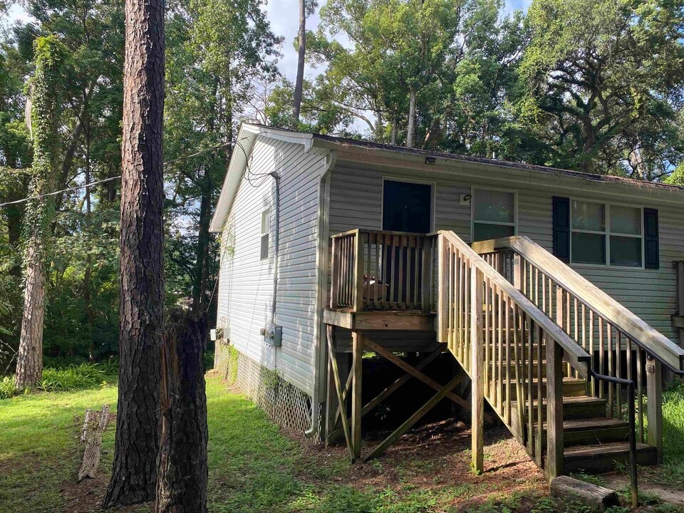 2110 Golf Terrace Dr in Tallahassee, FL - Building Photo