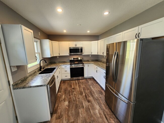 2424 Telegraph Rd in Davenport, IA - Building Photo - Building Photo