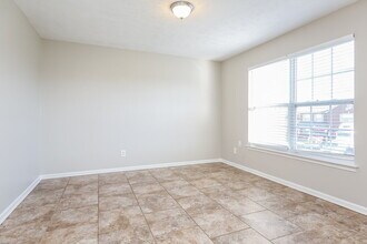 172 Lyndhurst Dr in La Vergne, TN - Building Photo - Building Photo