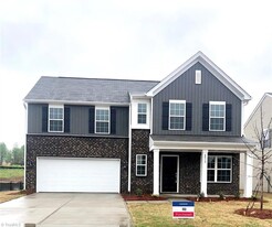 6019 Wren Dr in Kernersville, NC - Building Photo