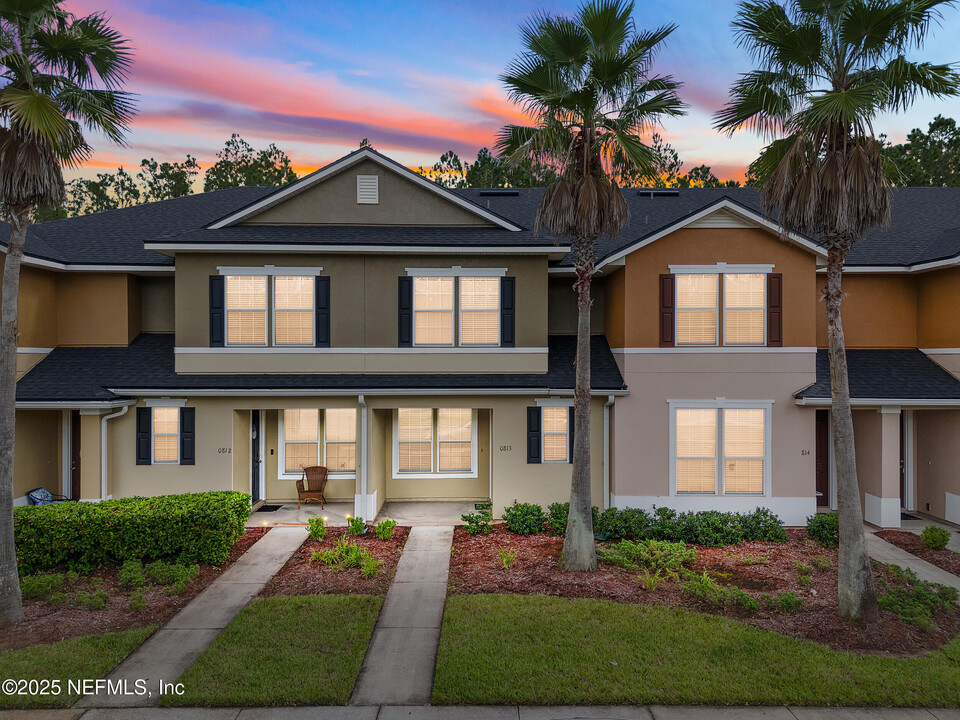 625 Oakleaf Plantation Pkwy in Orange Park, FL - Building Photo