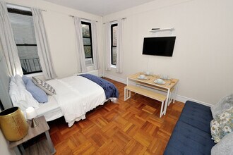 414 E 77th St in New York, NY - Building Photo - Building Photo