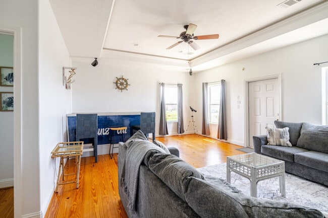 814 Helen Blvd in Port Bolivar, TX - Building Photo - Building Photo