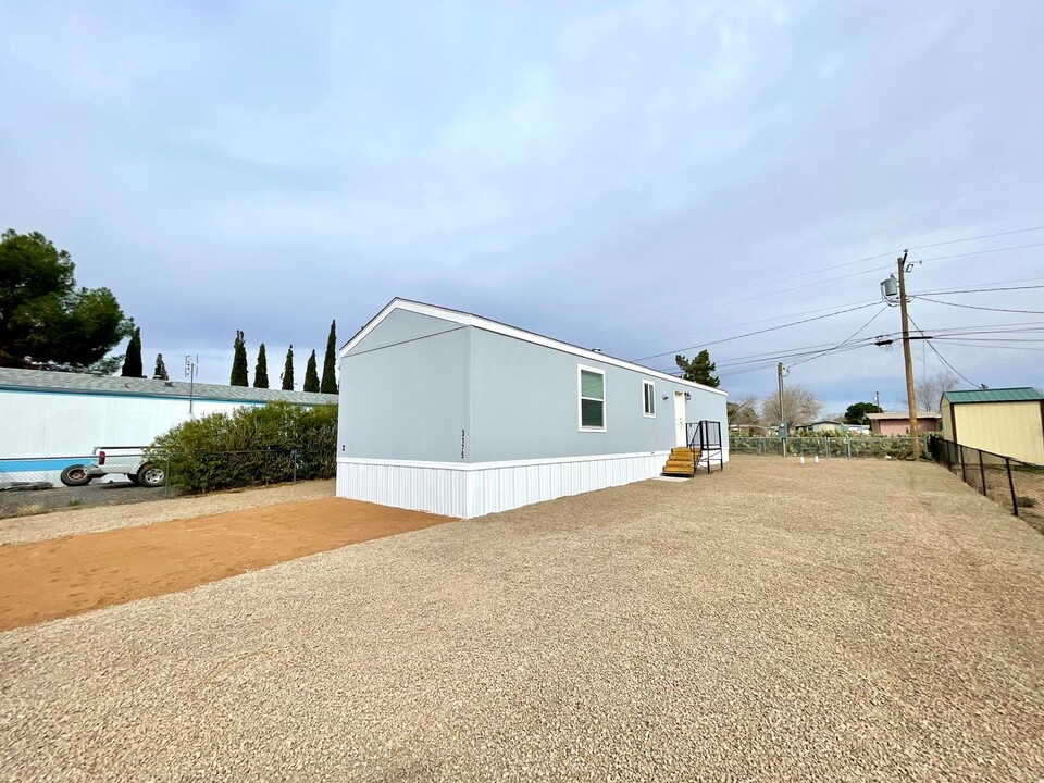 3175 E Snavely Ave in Kingman, AZ - Building Photo