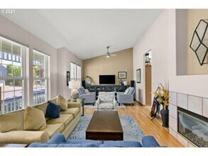 206 NE Milne Rd in Hillsboro, OR - Building Photo - Building Photo