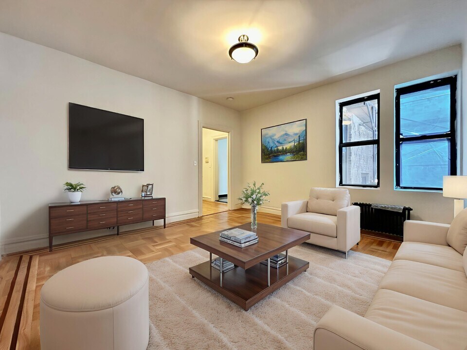 282 Cabrini Blvd in New York, NY - Foto de edificio