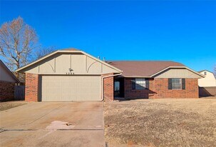 2209 N Lincoln Ave in Moore, OK - Building Photo