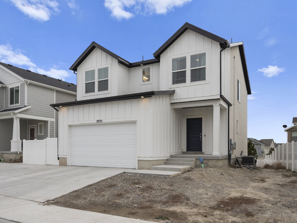 3935 W Rock Is Ave in Lehi, UT - Building Photo