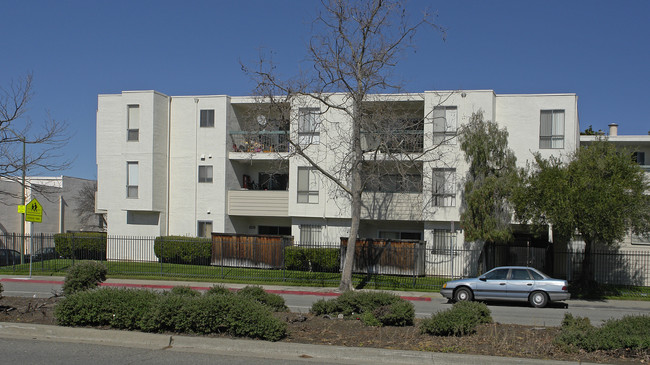 Lottie Johnson Memorial Housing in Oakland, CA - Foto de edificio - Building Photo