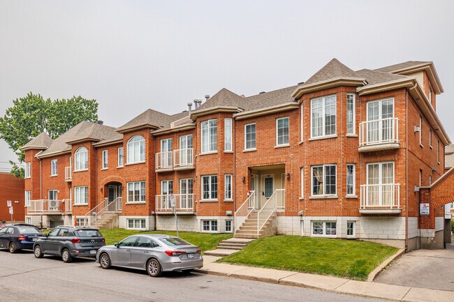 387 Ouimet Rue in St. Laurent, QC - Building Photo - Building Photo