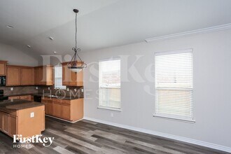 905 Sheryn Dr in Burleson, TX - Foto de edificio - Building Photo