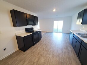 15 Clinchfield Ct in New Lebanon, OH - Building Photo - Building Photo