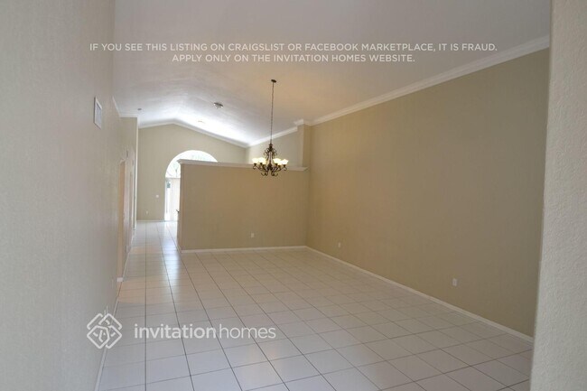 8764 NW 153rd Terrace in Hialeah, FL - Foto de edificio - Building Photo