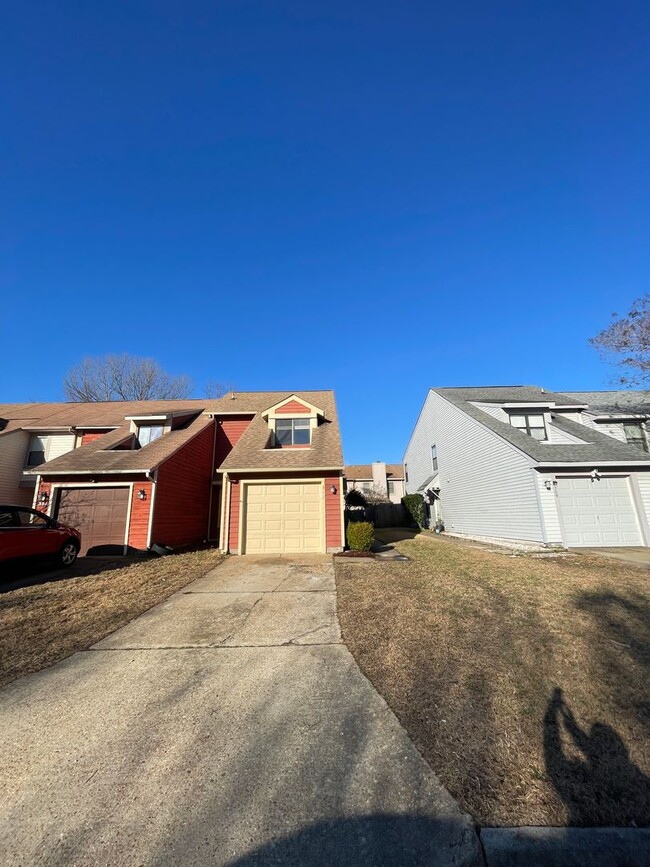 311 Elderwood Ct in Virginia Beach, VA - Building Photo - Building Photo