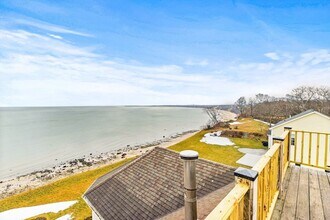 42 Oak Bluff Cir in Plymouth, MA - Building Photo - Building Photo