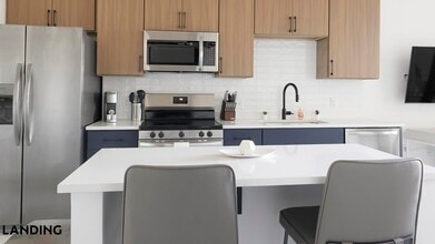 1007 S Mint St, Unit 708 in Charlotte, NC - Building Photo - Building Photo