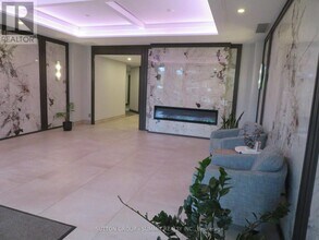 2325 Central Park Dr in Oakville, ON - Building Photo - Building Photo