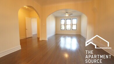 2896 N Milwaukee Ave in Chicago, IL - Building Photo - Building Photo